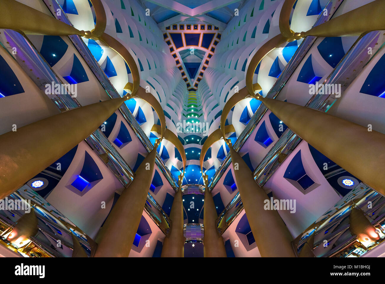 Innenraum des Burj Al Arab, Luxushotel auf einer künstlichen Insel in Dubai, VAE, Vereinigte Arabische Emirate entfernt Stockfoto