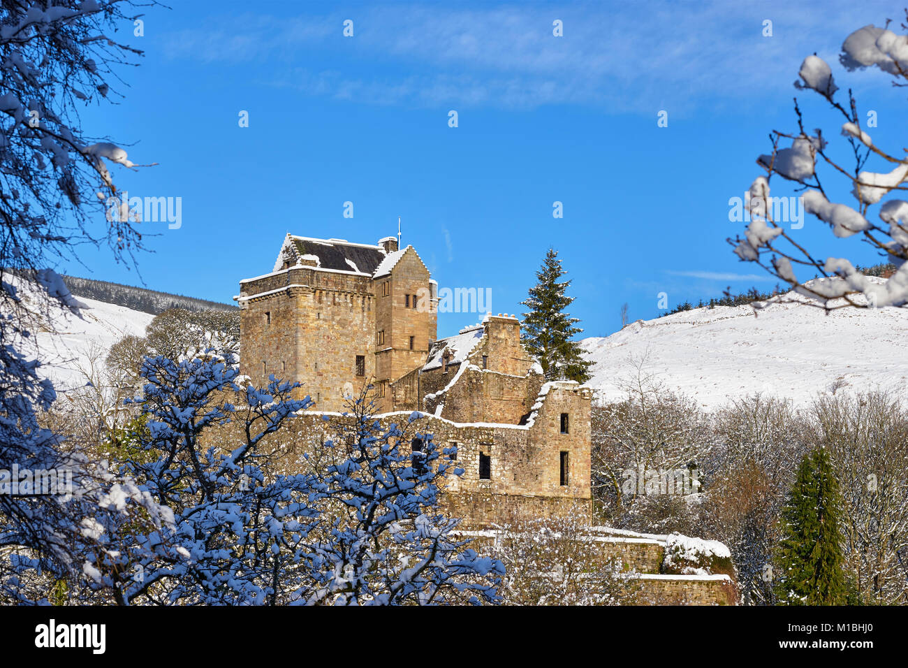 Castle Campbell, Dollar, Clackmannanshire, Schottland. Im Winter Schnee, auch als Schloss Doom bekannt Stockfoto