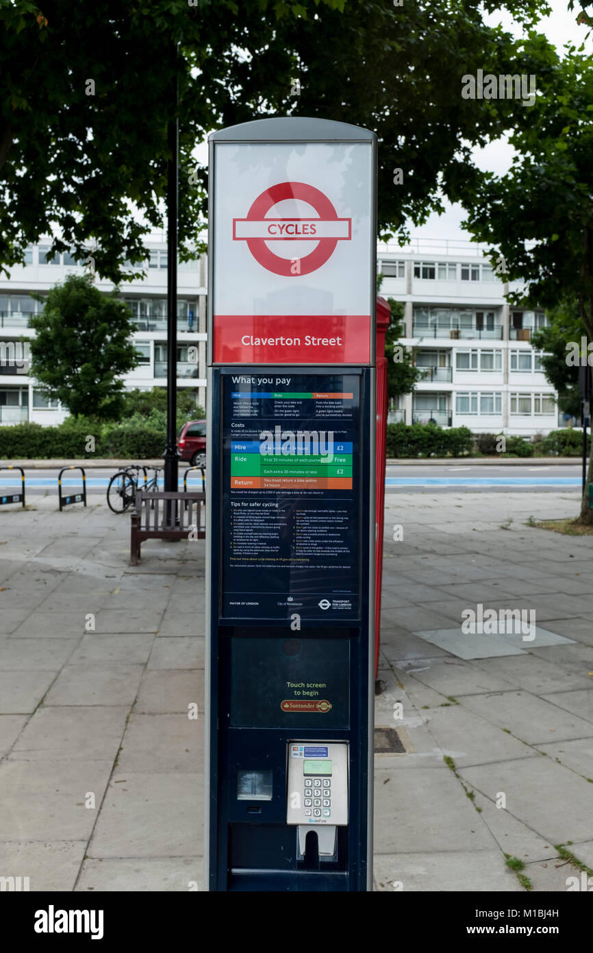 Fahrradverleih Payment Terminal mit Kartenleser und die Nummer des Pads, Claverton Street, London, UK Stockfoto