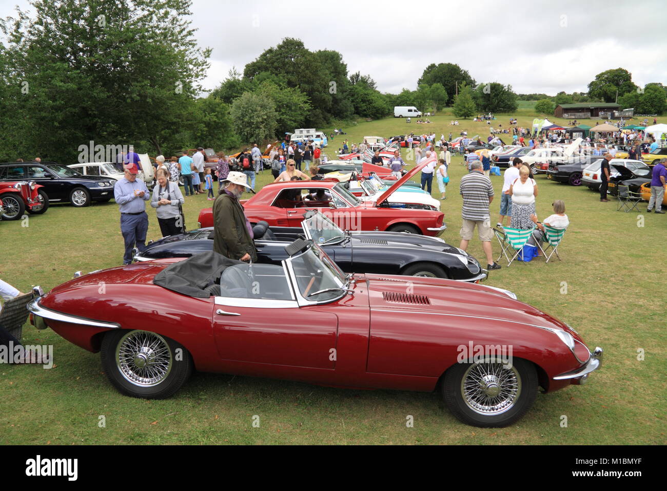 Naunton Klassiker und Oldtimer Verkehr zeigen und Dorffest 2017 Stockfoto