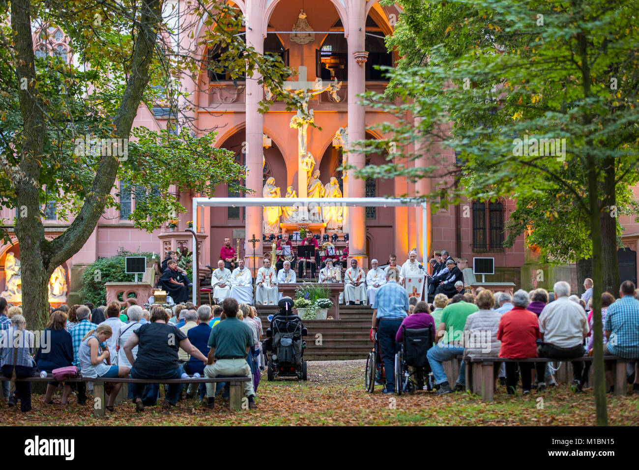 Bingen, Rochusfest, Pilger Gottesdienst im Park an der Rochuskapelle Stockfoto