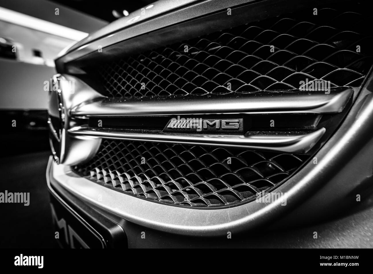 BERLIN - Dezember 21, 2017: Showroom. Detail der Mittelklasse Mercedes-Benz C-Klasse AMG C 63 (W205). Schwarz und Weiß. Seit 2015. Stockfoto