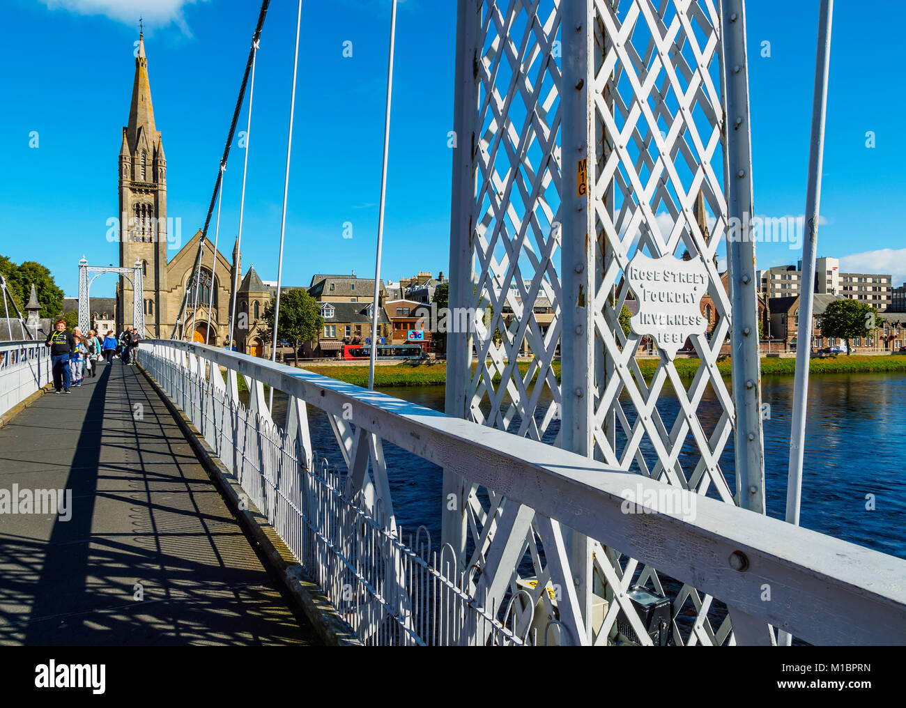 Greig Street Bridge und den Freien North Church, Inverness, Schottland, Vereinigtes Königreich Stockfoto