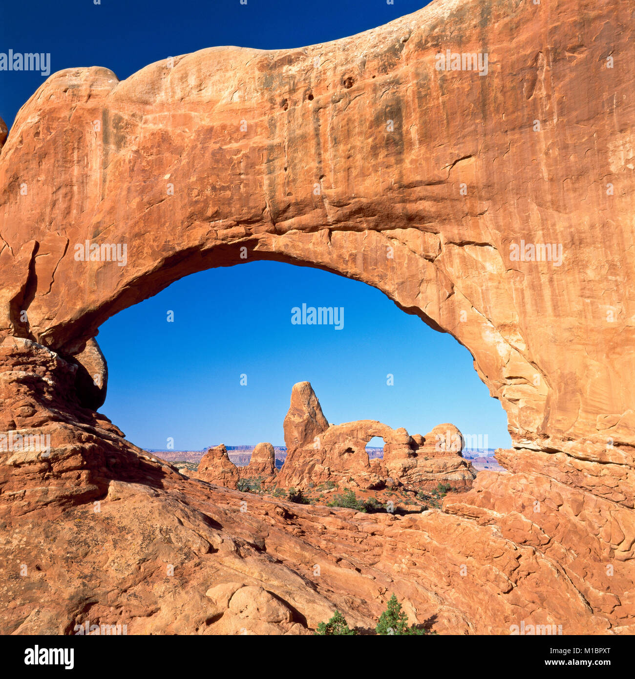 Turret Arch angesehen durch Nord-Fenster im Arches-Nationalpark in der Nähe von Moab, utah Stockfoto