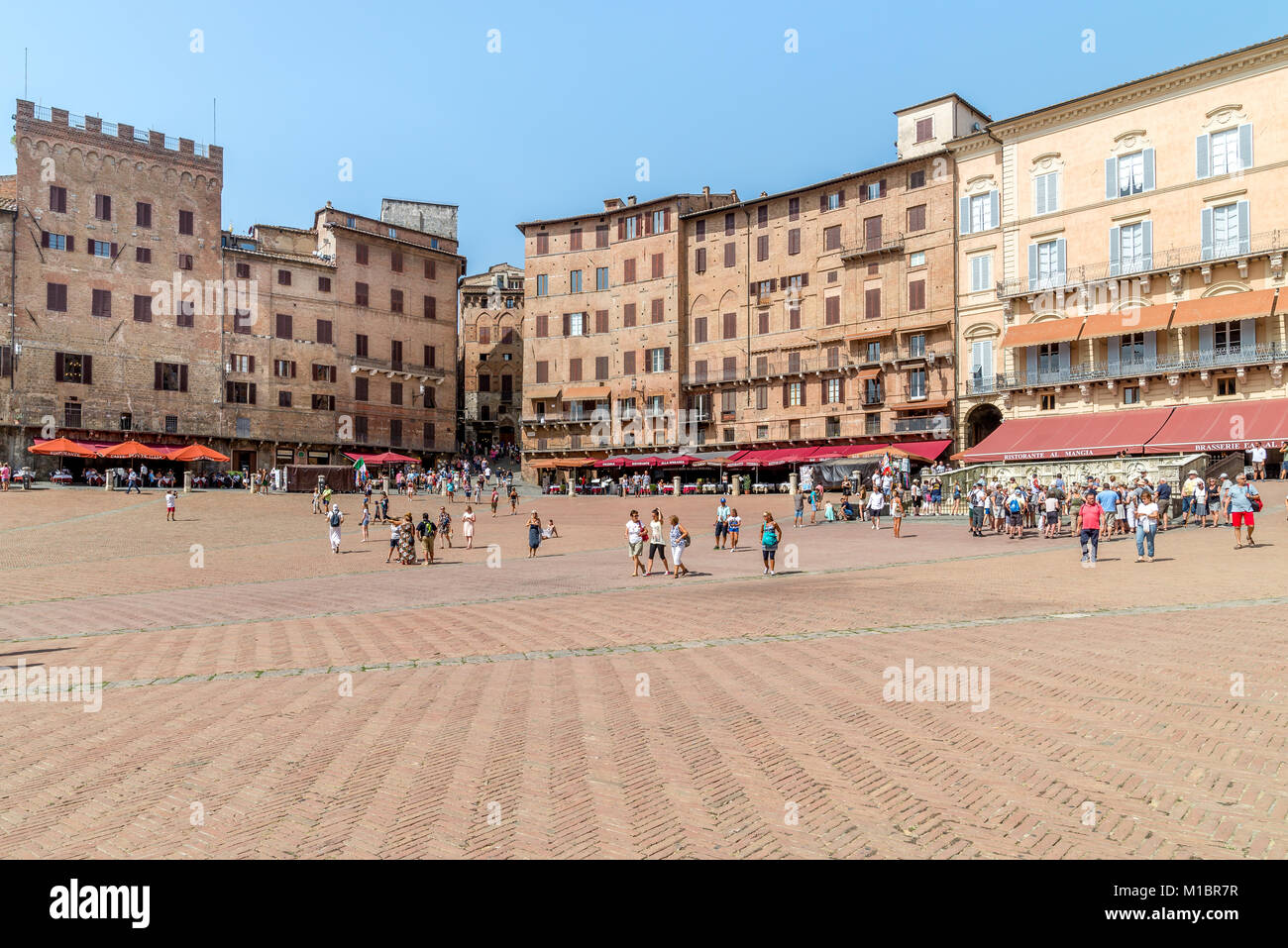 Die Piazza del Campo in Siena, Italien ist bekannt für den Palio di Siena, ein Pferderennen und Festival findet zweimal pro Jahr. Stockfoto