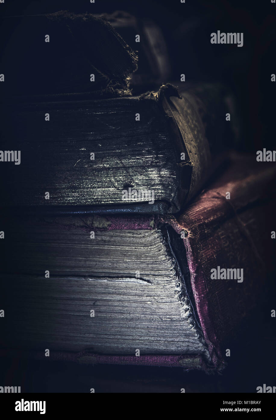 Haufen von alten Büchern Stockfoto