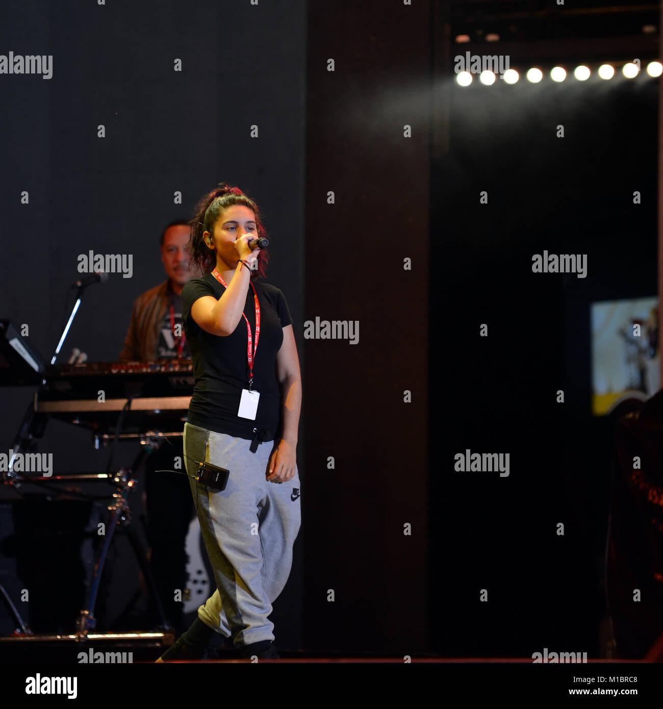 Ottawa, Kanada - 30. Juni 2017: Alessia Cara probt für ihre Kanada Tag feier Leistung auf dem Parliament Hill für den nächsten Tag geplant. Die Proben sind öffentlich. Stockfoto