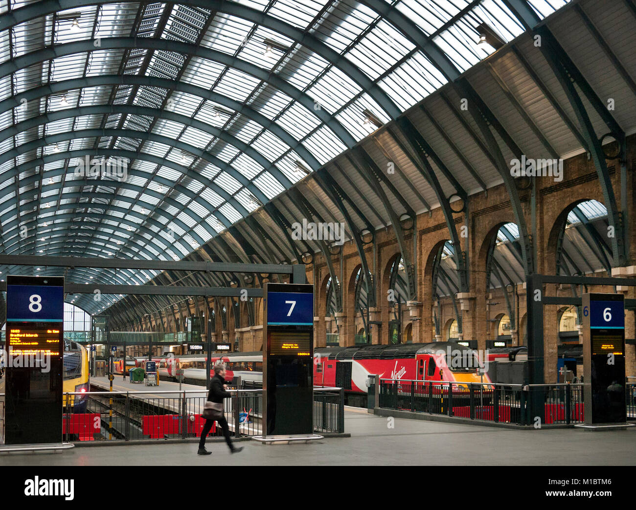 Jungfrau Ostküste Zug im Bahnhof Kings Cross London UK Stockfoto