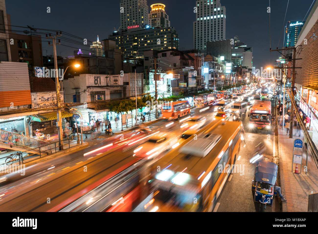 Ein Blick auf den Verkehr auf den Straßen von Bangkok, Thailand Stockfoto
