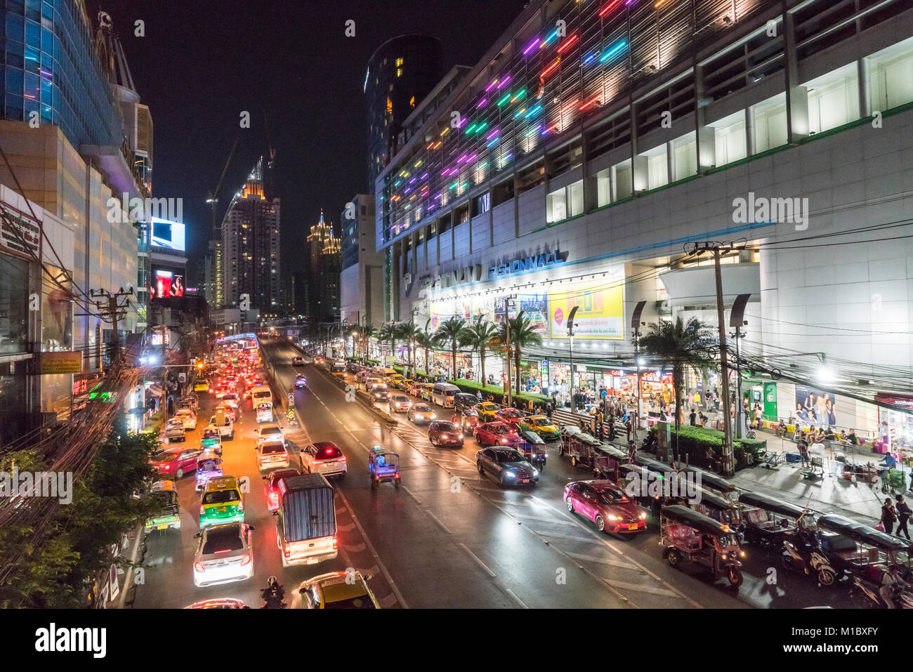 Ein Blick auf den Verkehr auf den Straßen von Bangkok, Thailand Stockfoto