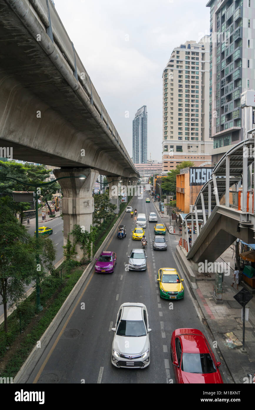 Ein Blick auf den Verkehr auf den Straßen von Bangkok, Thailand Stockfoto