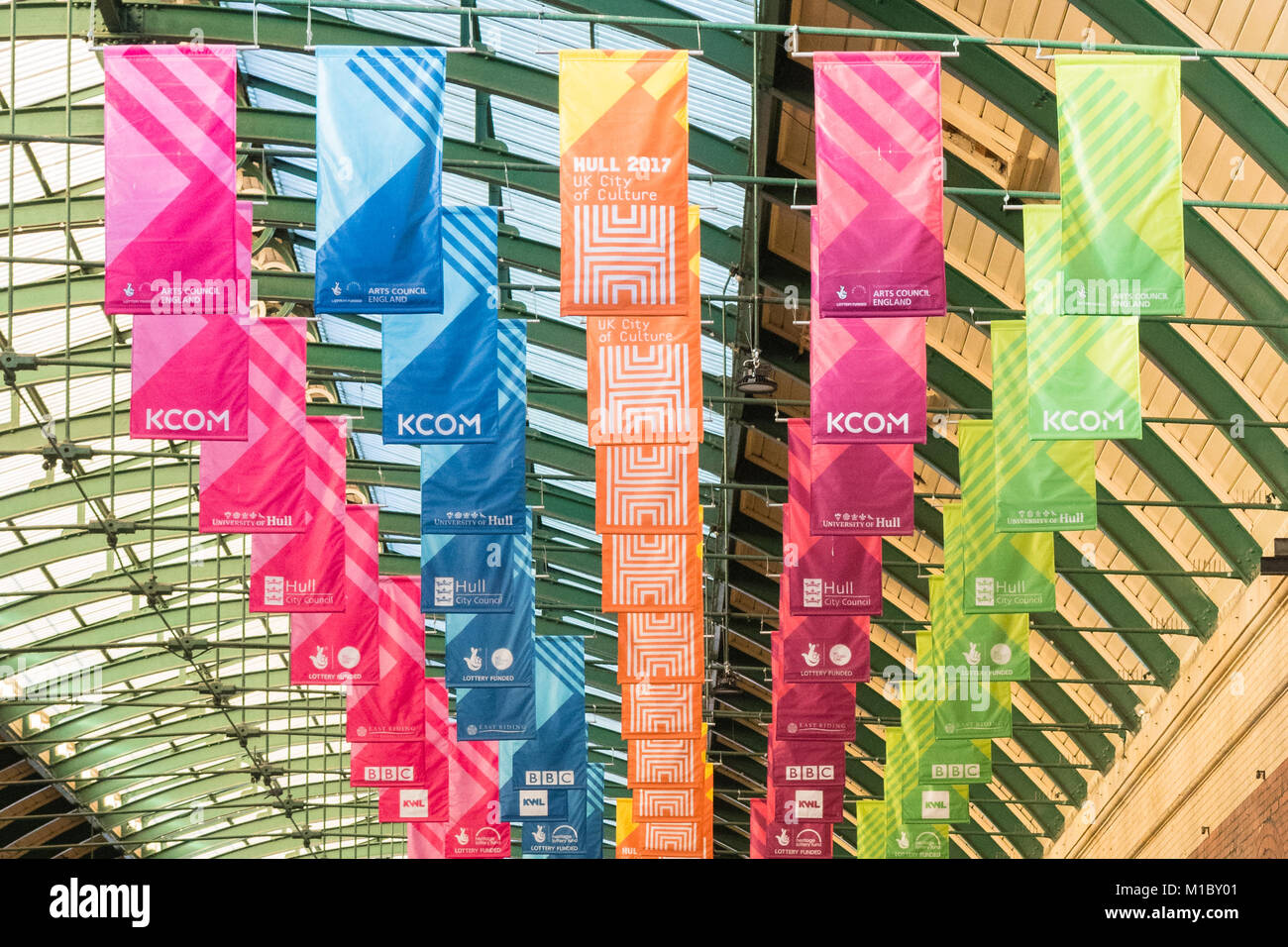 Rumpf 2017 BRITISCHEN Stadt der Kultur flags in Hull Bahnhof Stockfoto