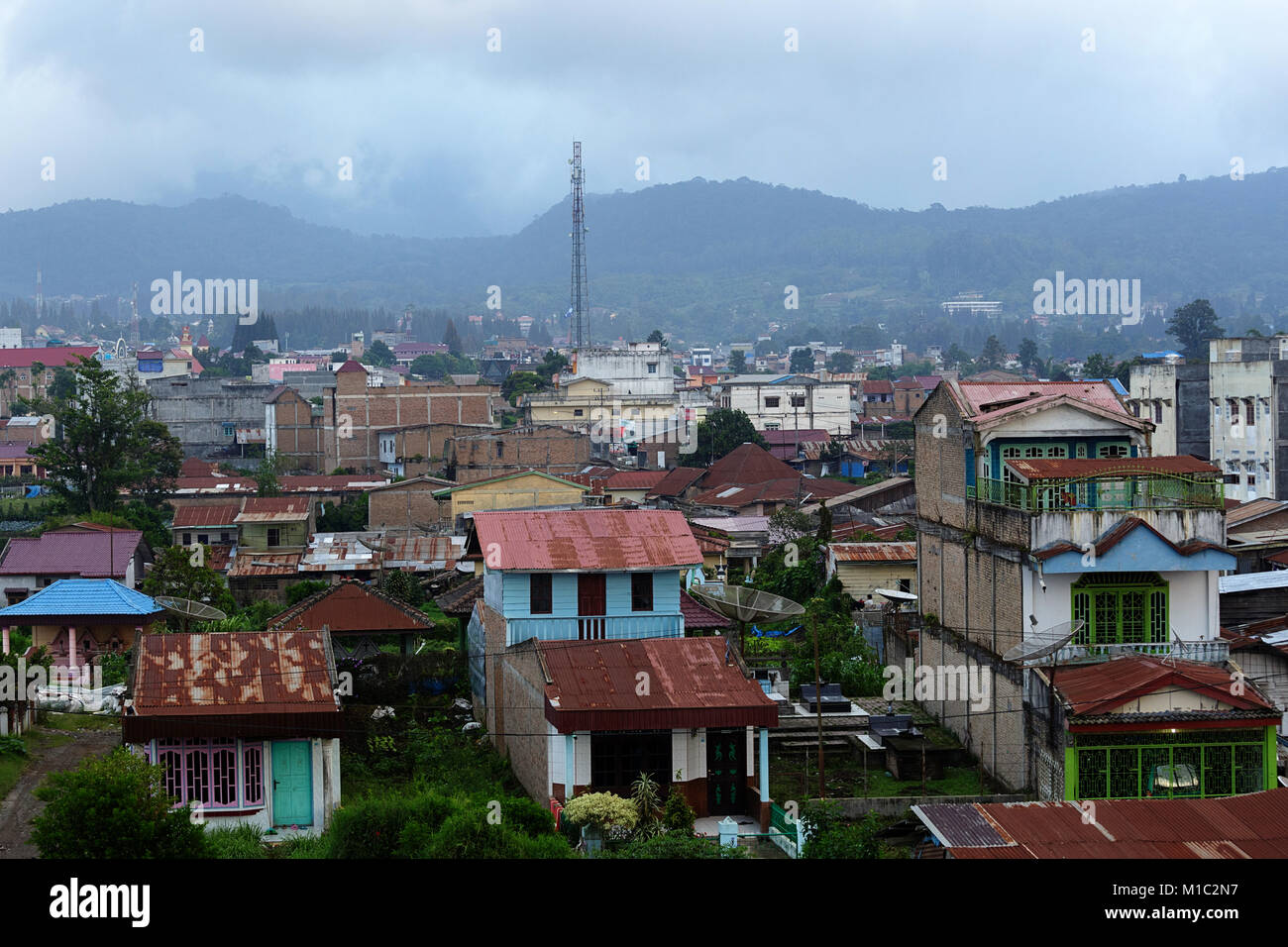 Blick auf die stadt Berastagi, Sumatra, Indonesien. Stockfoto