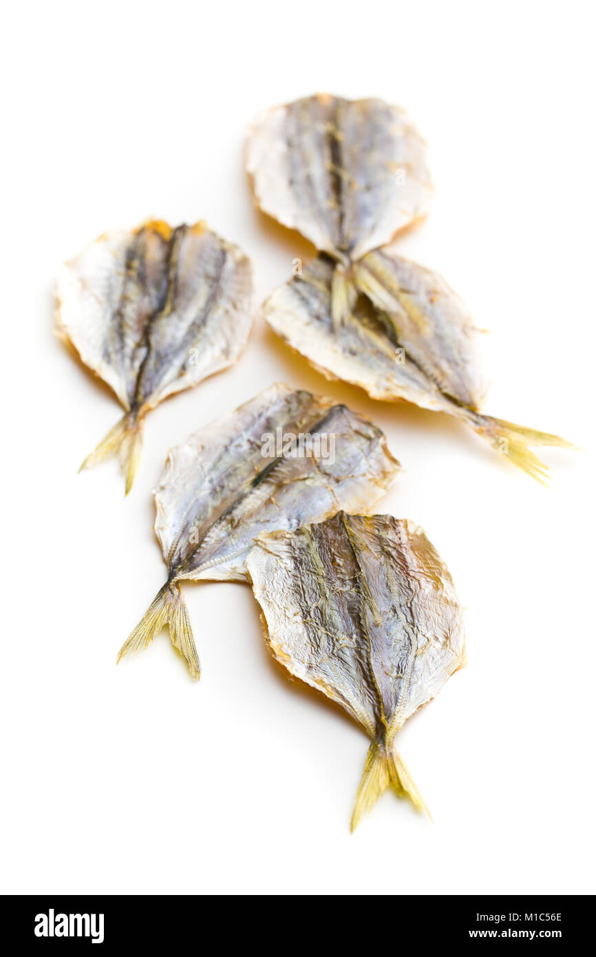 Getrocknete Fische gesalzen auf weißem Hintergrund. Stockfoto