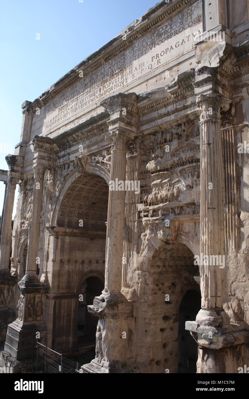 Details von Septimius Severus Bogen Forum Romanum, Rom, Italien. Stone Arch wurde in 203 AD zu Ehren des Kaisers Septimius Severus, der die ab 193 regierte Stockfoto