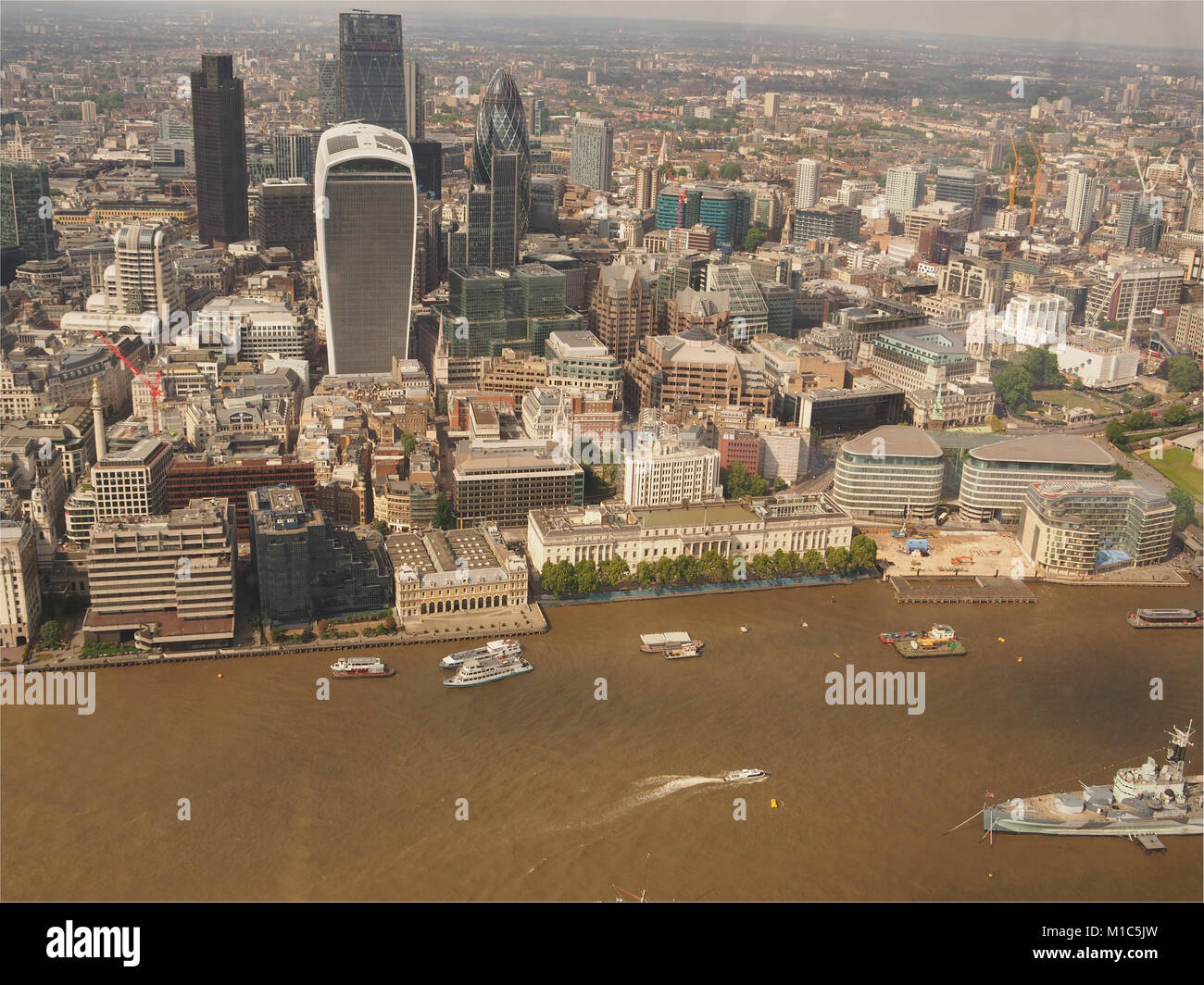 Ein Blick von oben betrachten, Der Shard, London, über die Themse in die Stadt London suchen Stockfoto