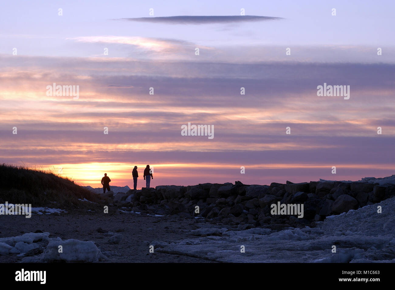 Gerade die Sonne am Tag eines Winter Corporation Strand in Dennis, Massachusetts, USA Stockfoto
