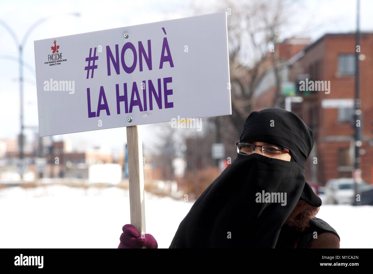 Montreal, Kanada. 28 Jan, 2018. Muslimische Frau an der Gedenkveranstaltung der Stadt Quebec Moschee schießen. Credit: Mario Beauregard/Alamy leben Nachrichten Stockfoto