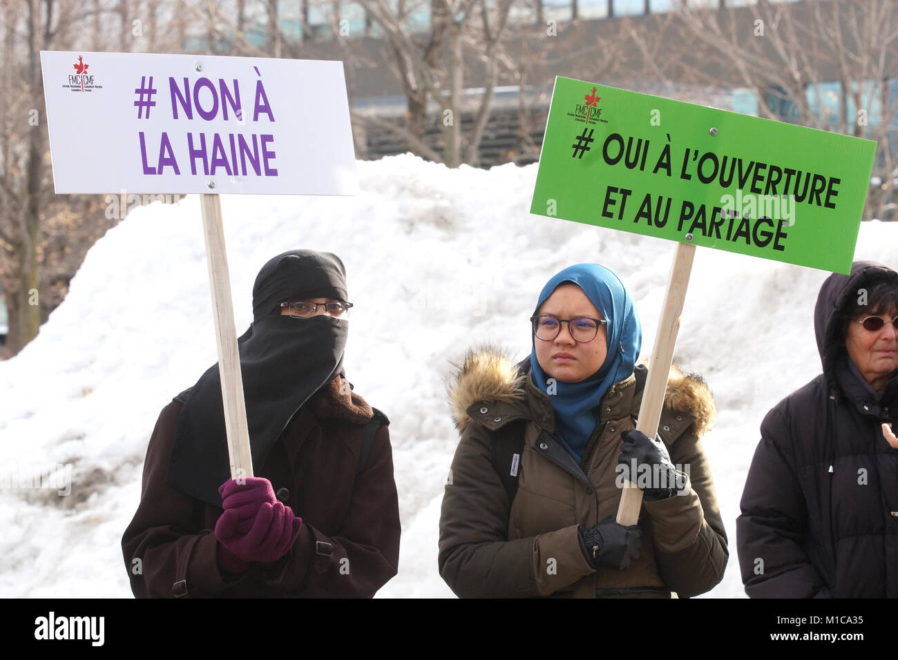 Montreal, Kanada. 28 Jan, 2018. Muslimische Frauen an der Gedenkveranstaltung der Stadt Quebec Moschee schießen. Credit: Mario Beauregard/Alamy leben Nachrichten Stockfoto