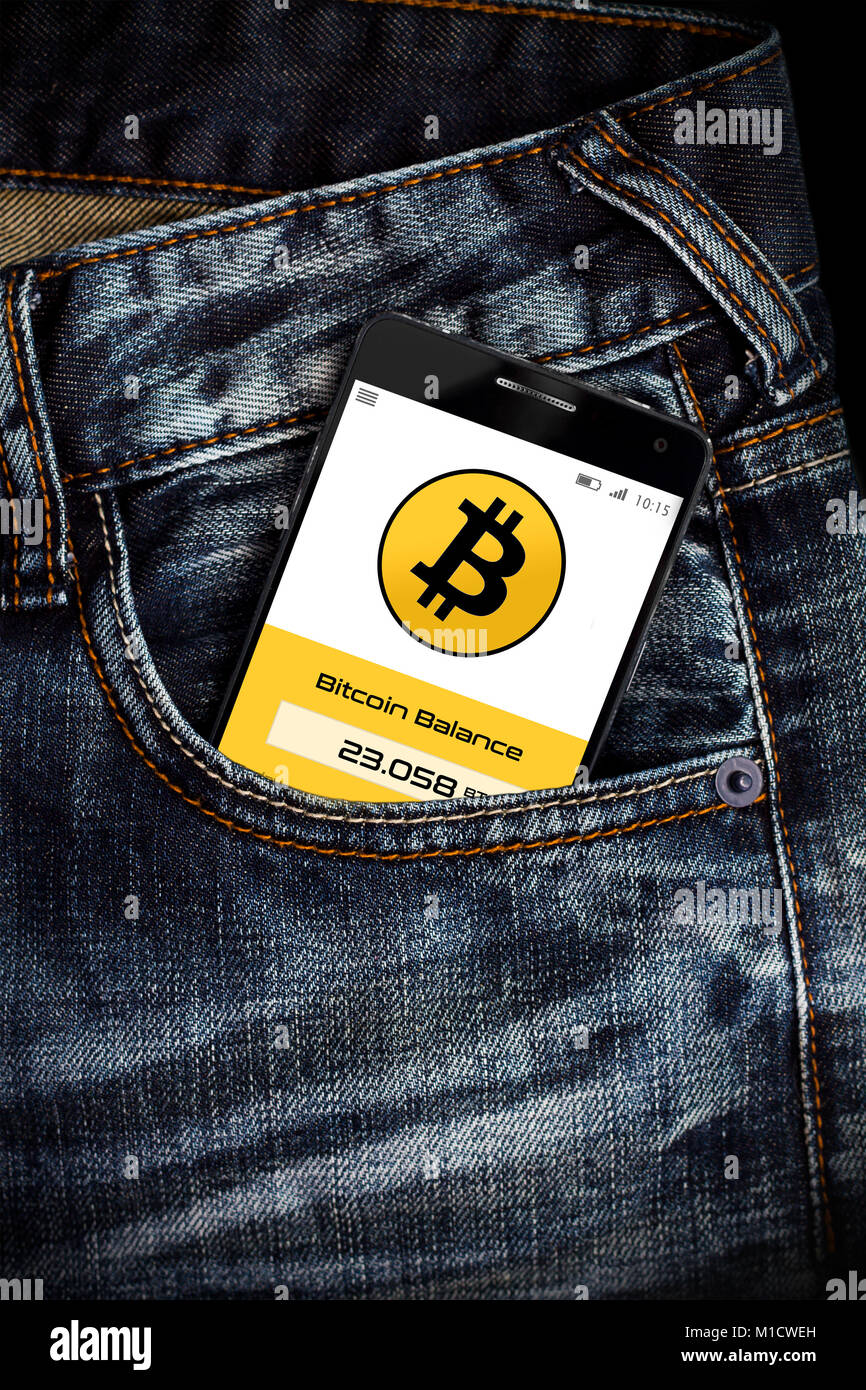 In jeans Tasche mit bitcoin Brieftaschen-anwendung Smartphone. Schnittstelle erstellt im Grafik Programm Stockfoto