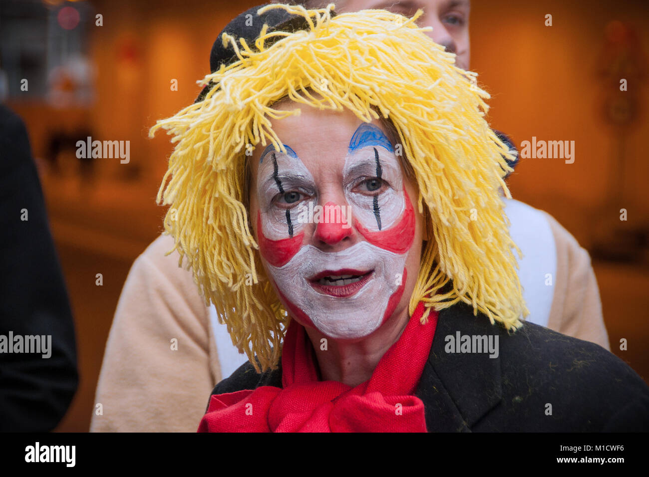 Köln, Deutschland - 14. März 2014: ein Clown mit gelben Perücke Stockfoto