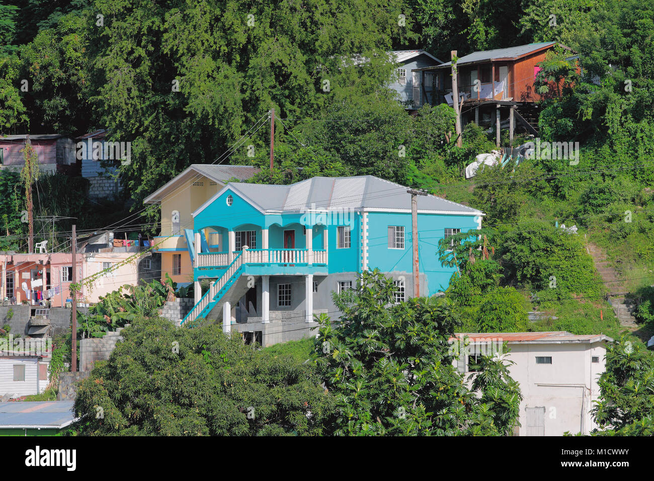 Häuser am Hang. Kingstown, St. Vincent Stockfoto