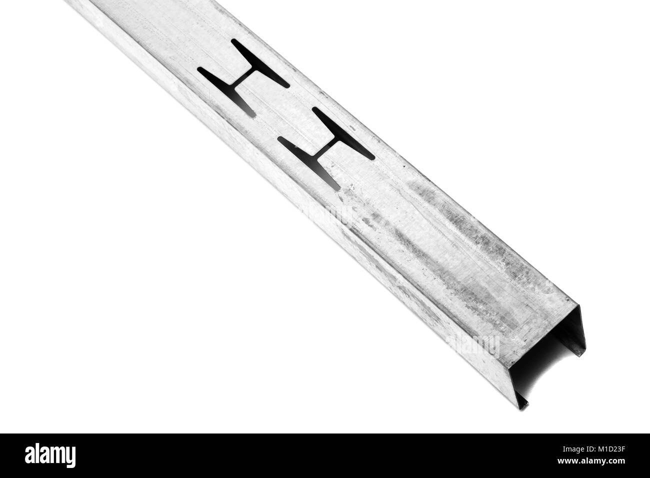 C-förmige Metall Profil für Trockenbau Unterstützung mit Kabeldurchführungen Stockfoto