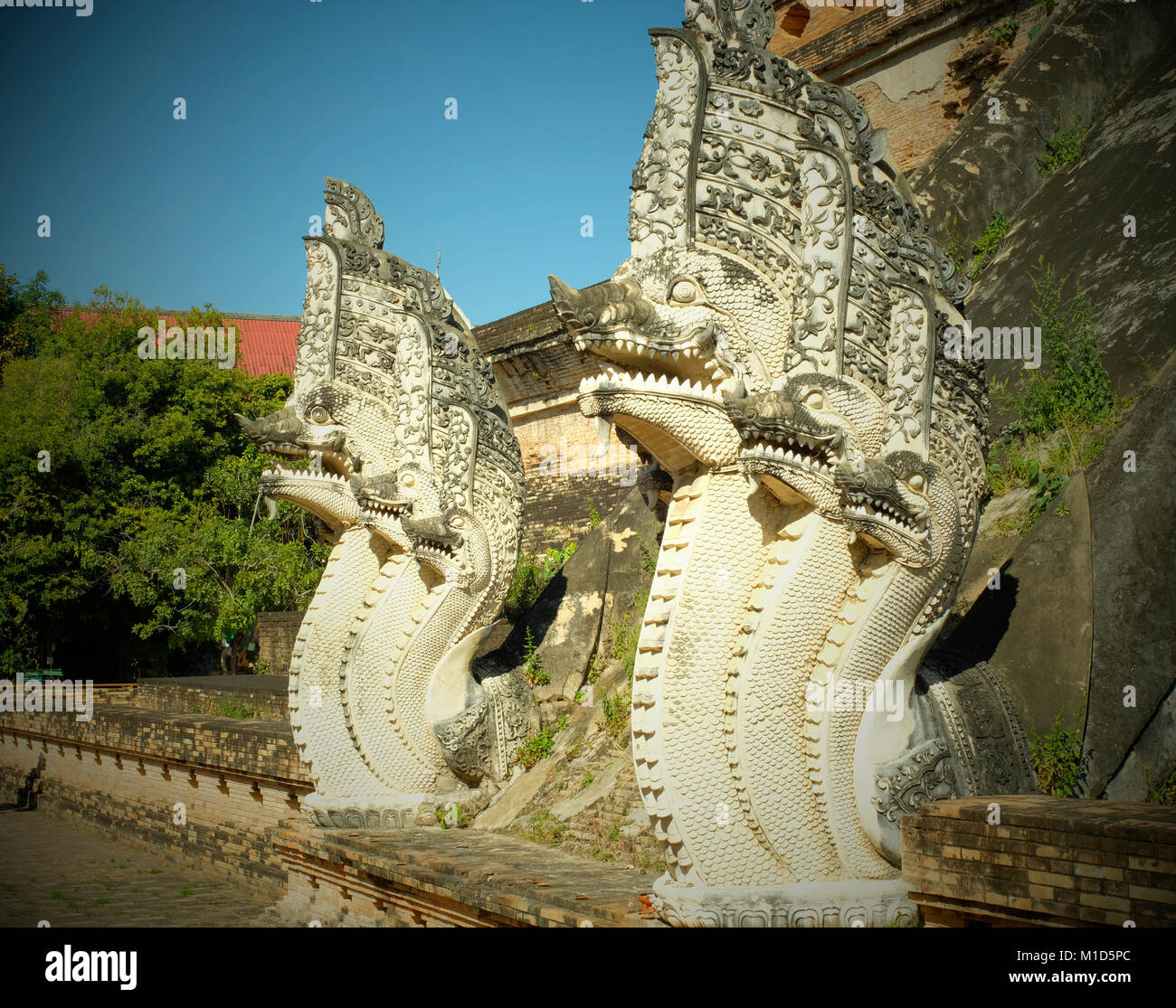 Eingang Statuen im Wat Chedi Luang Temple, Chiang Mai, Thailand. 24-Jan-2018 Stockfoto