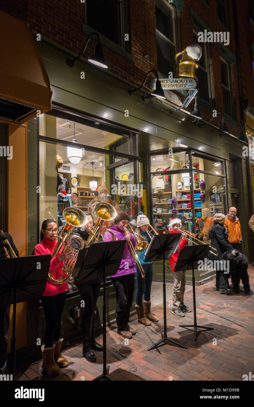 High School Brass Band spielen in street Portsmouth NH Stockfoto