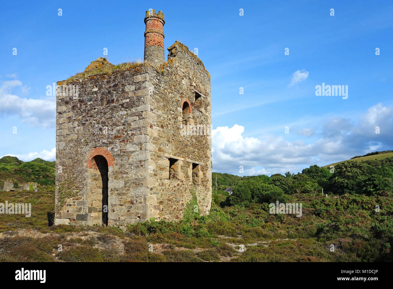 Die Ruinen einer alten Zinnmine Gebäude in der Nähe porthtowan in Cornwall, England, Großbritannien, Großbritannien. Stockfoto