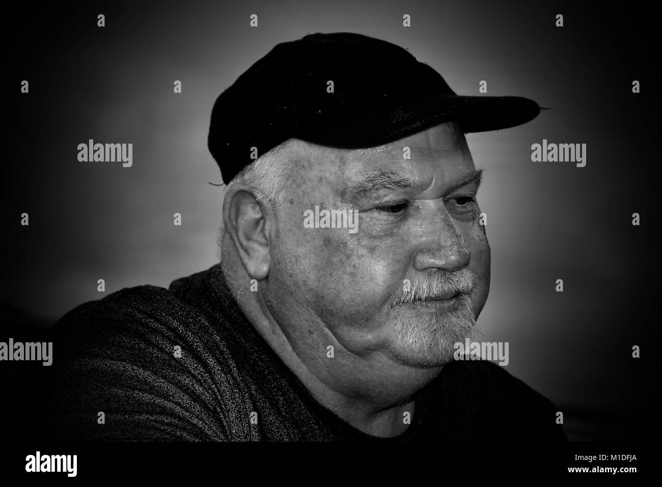 Kopf schoss der älteren Menschen nachdenklicher Ausdruck Stockfoto