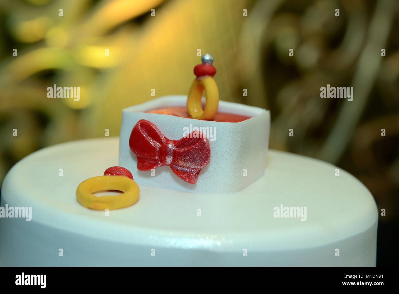 Nahaufnahme eines Ringzeremonie Kuchen Stockfoto