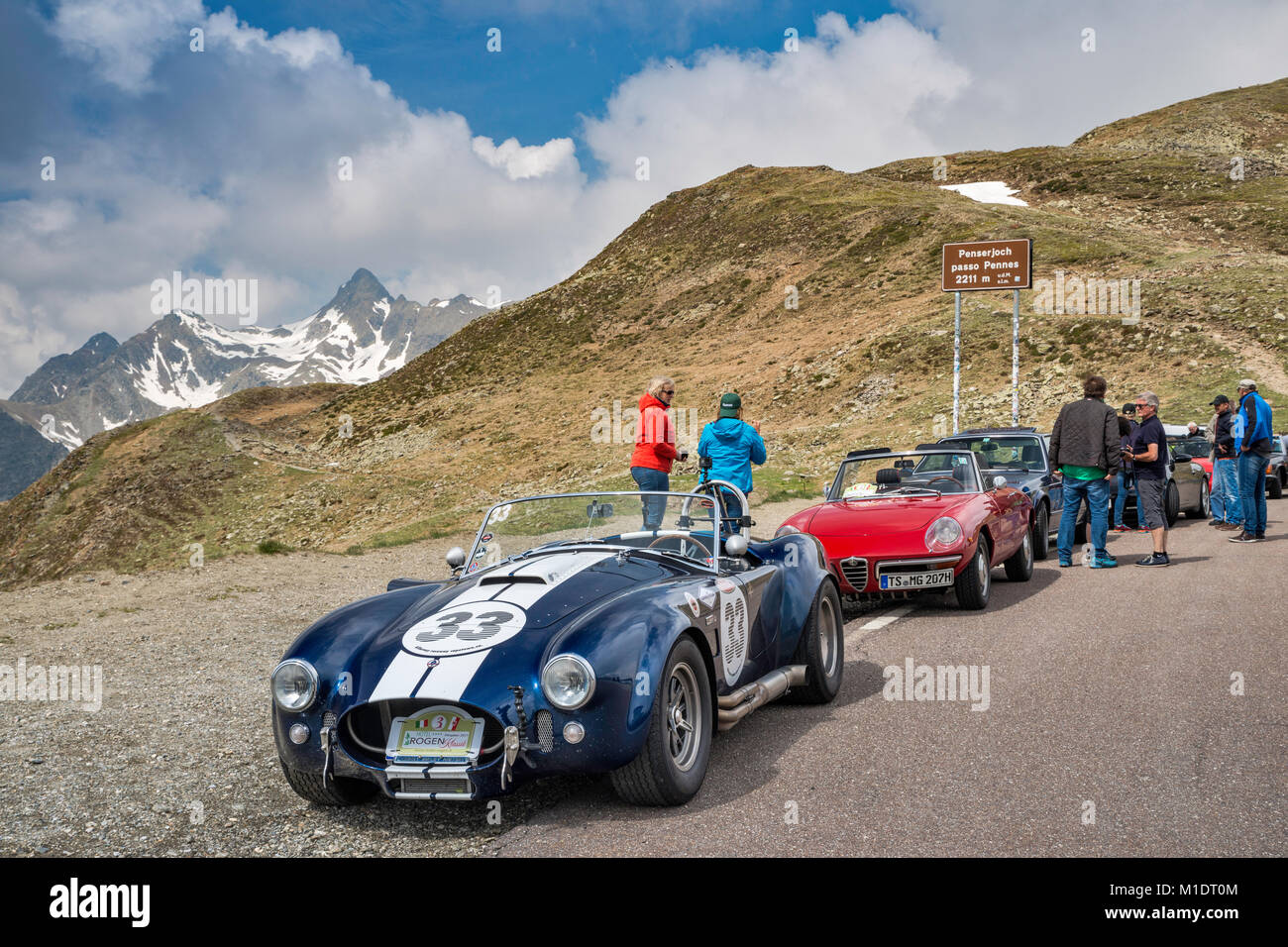 AC Cobra aka Shelby Cobra, einer anglo-amerikanischen Sportwagen, Classic 2-Tür roadster, Passo Pennes (penserjoch), Sarntaler Alpen, Südtirol, Italien Stockfoto