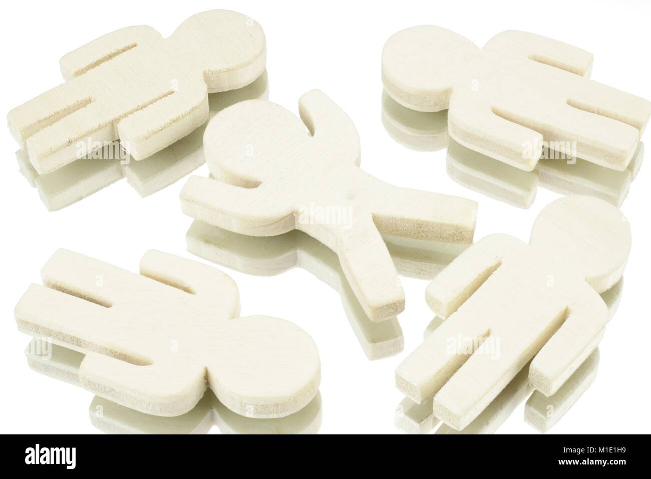 Hintergrund mit Holz- Männer, spiegelnde Reflexion auf weißem Hintergrund Stockfoto