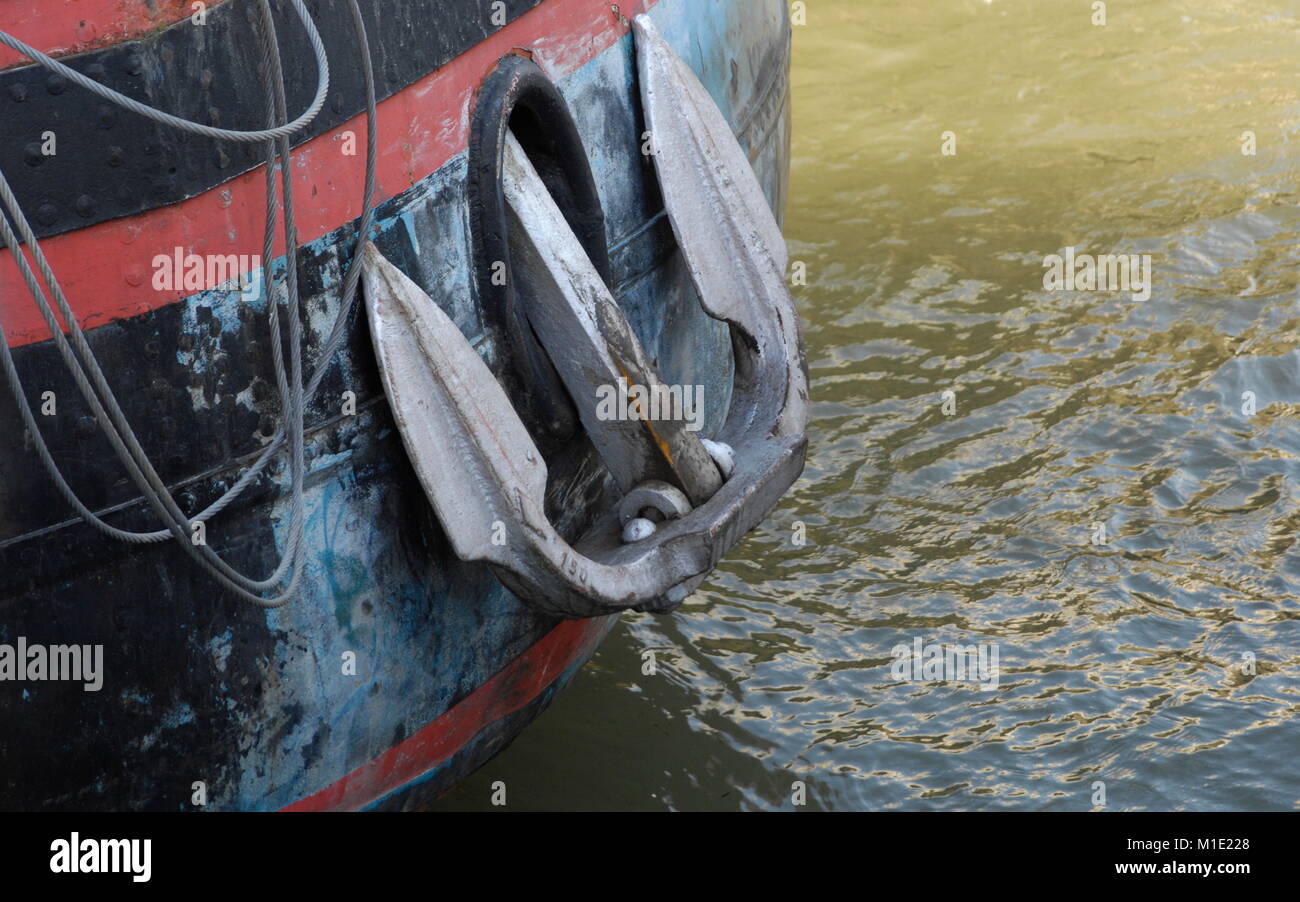 PARIS BOOT - PENICHES ENTLANG DER SEINE - SEINE PANORAMA - PENICHES DETAILS - seine - PARIS BRÜCKEN-PORT SOLFERINO PARIS © F. BEAUMONT Stockfoto