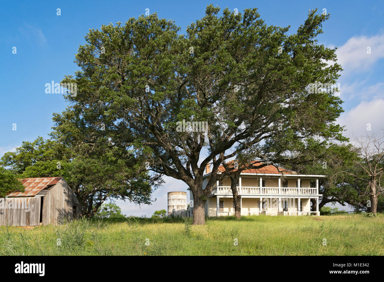 Texas, Hill Country, Llano County, alten Haus auf dem Highway 16 südlich von Llano Stockfoto