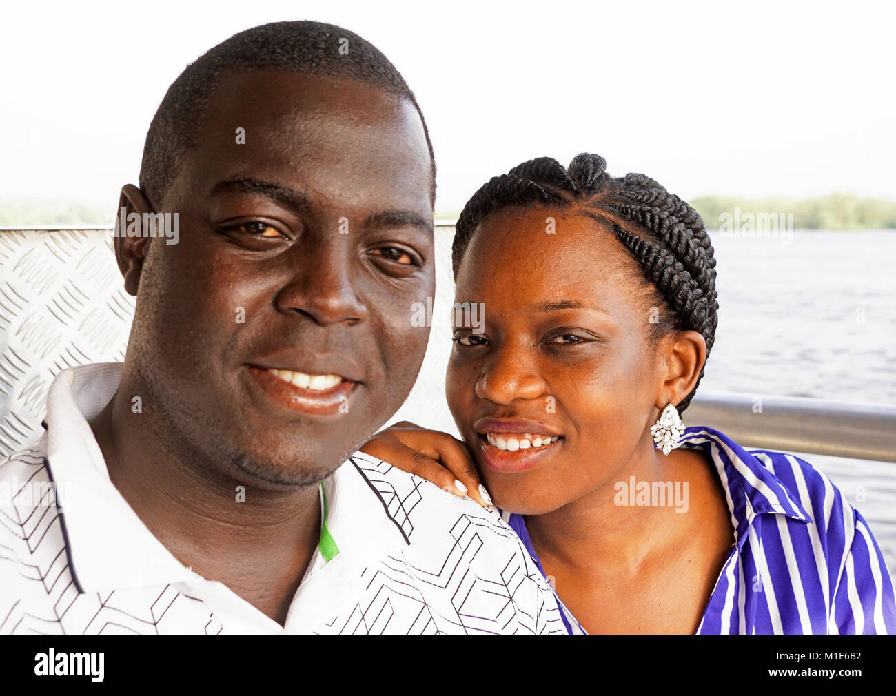 Ugandische Paar auf einem Victoria Nil Kreuzfahrt in Murchison Falls National Park. Stockfoto