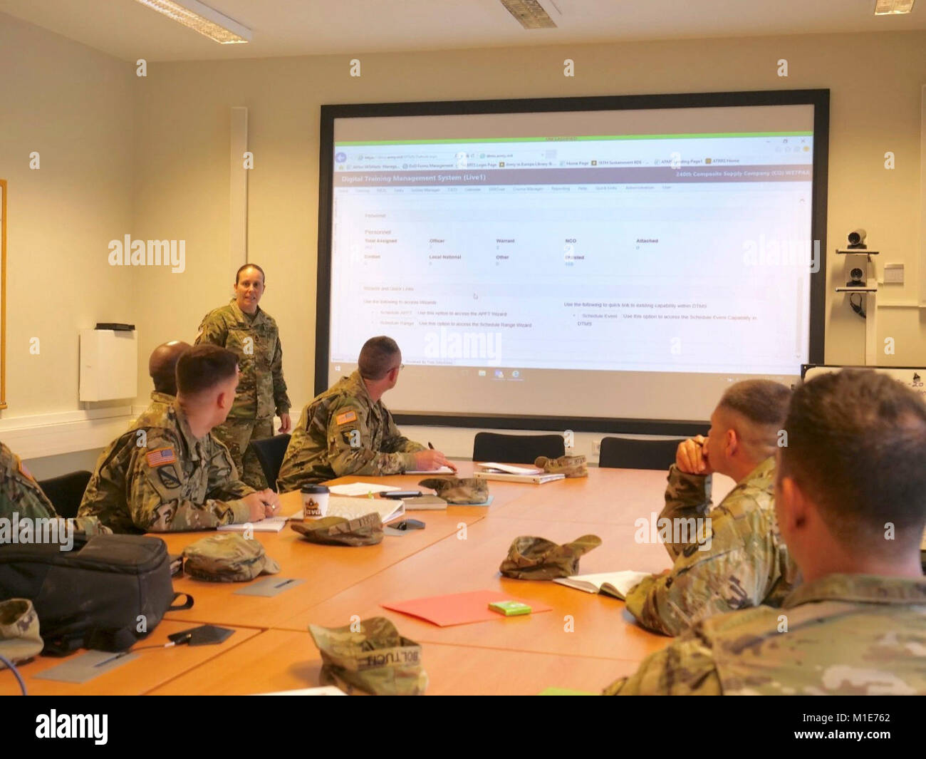 Master Sgt. Ana Springstube, 16 Sustainment Brigade Operationen nicht ...