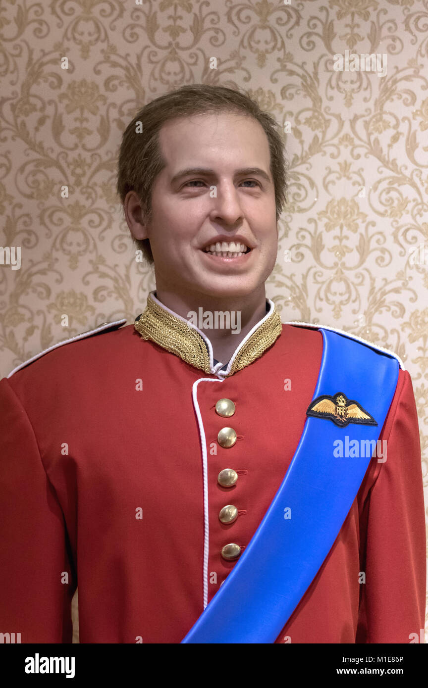 Wachs Statuen von Prinz William, Herzog von Cambridge an der Krakauer Wax Museum - Krakau, Polen. Stockfoto