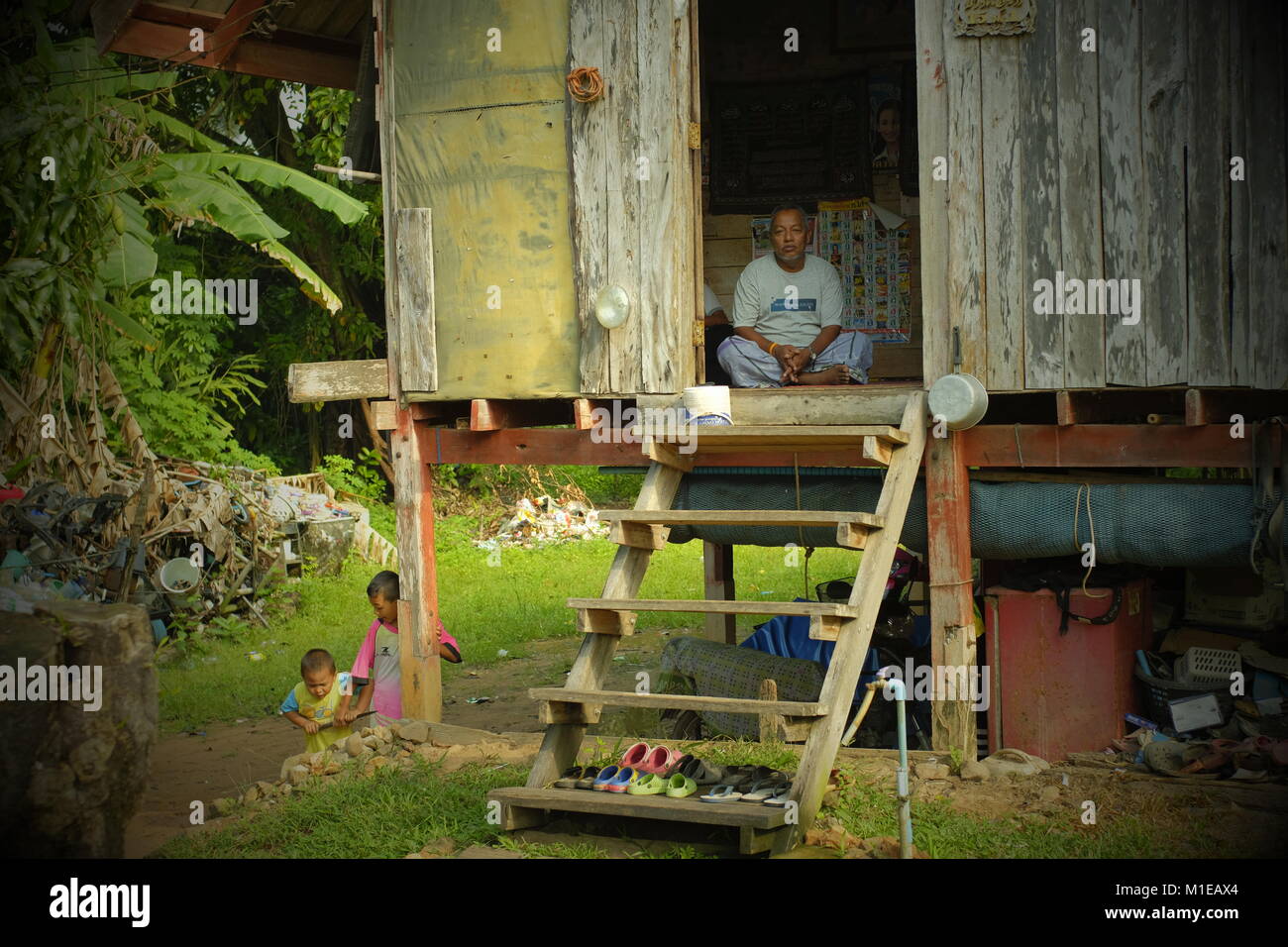 Eine lokale Musselin Familie in Koh Yao Yai, einem thailändischen Insel in der Andamanensee. 20-Jan-2018 Stockfoto