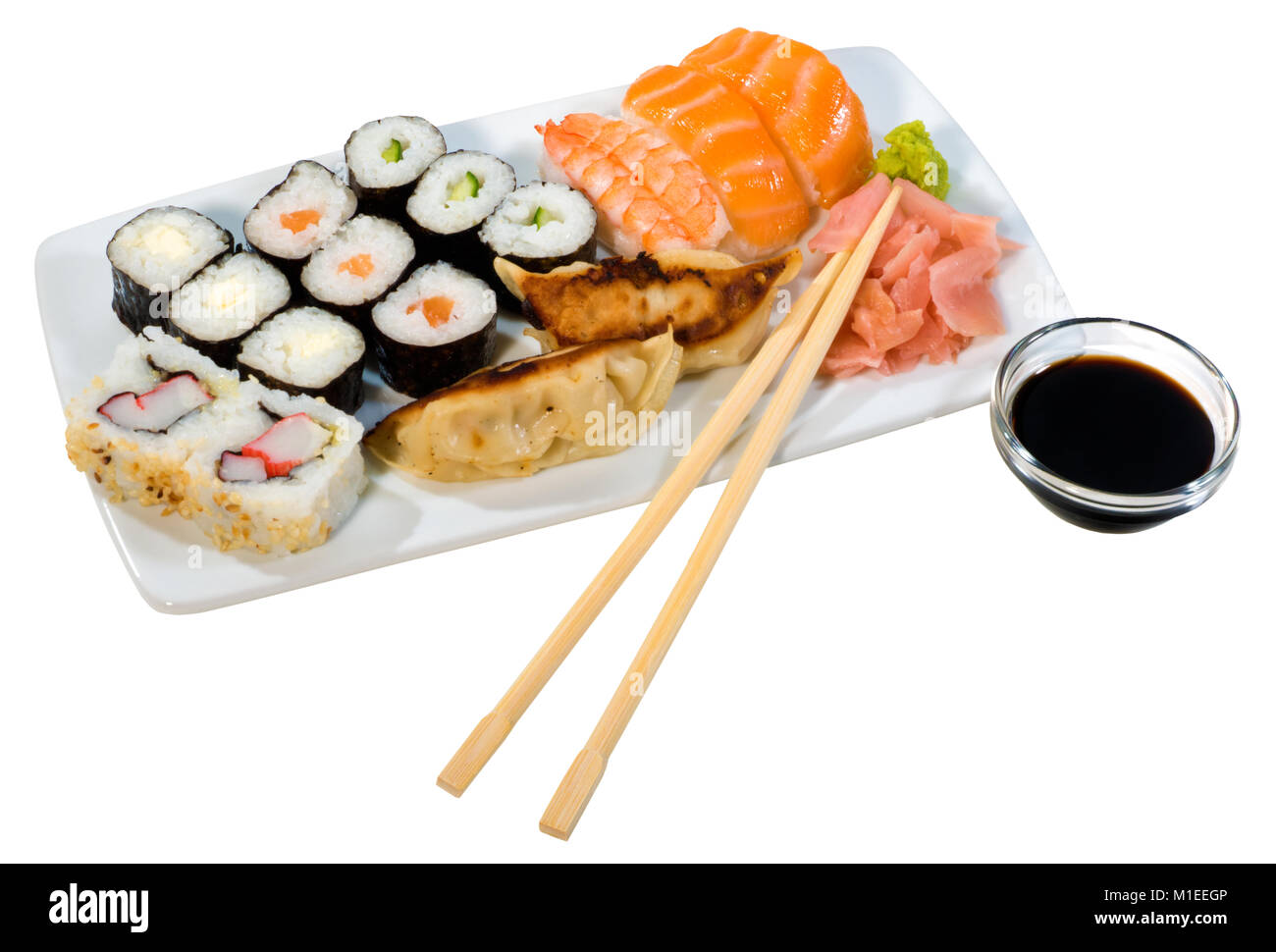 Verschiedene Sushi auf weiße Platte Stockfoto