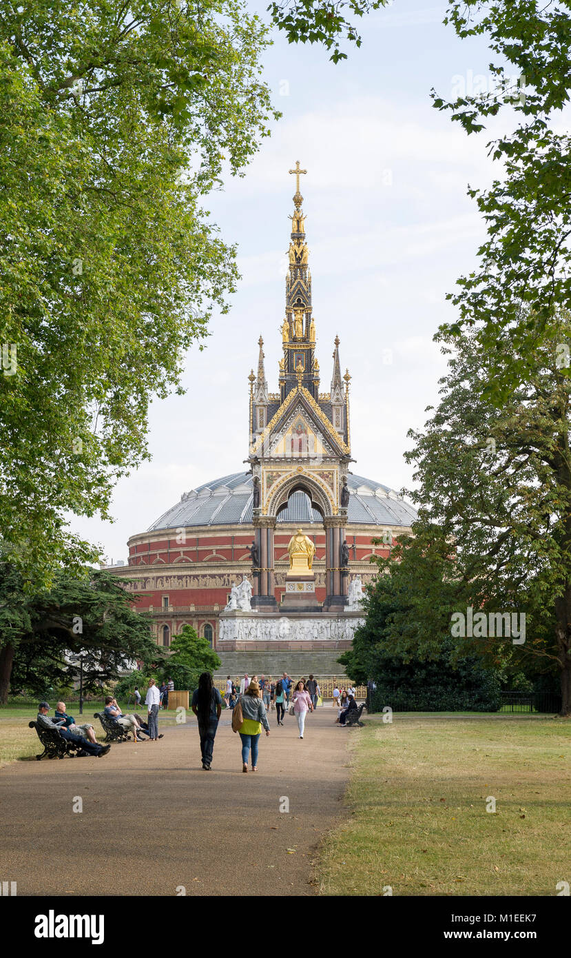 Das Albert Memorial ist in Kensington Gardens in der Nähe der Royal Albert Hall in Kensington, London Stockfoto