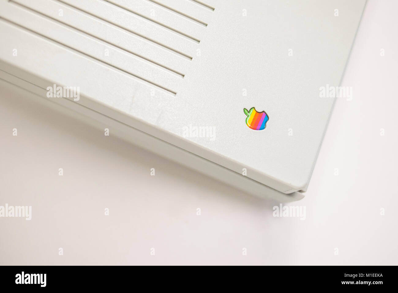 Macintosh Portable, Erscheinungsdatum September 1989, auf dem ukrainischen MacPaw Apple's Museum in Kiew, Ukraine am 26. Januar 2017 ausgestellt. Die ukrainischen Entwickler MacPaw hat Apple Hardware Museum im Büro des Unternehmens in Kiew eröffnet. Die Sammlung verfügt über mehr als 70 ursprünglichen Macintosh Modellen von 1981 bis 2017 datiert. Stockfoto