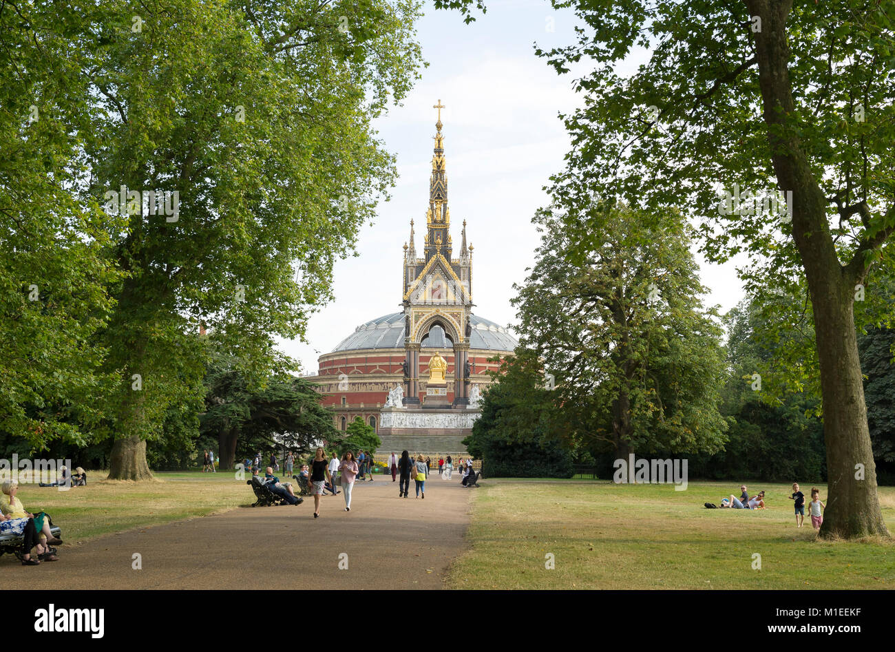 Das Albert Memorial ist in Kensington Gardens in der Nähe der Royal Albert Hall in Kensington, London Stockfoto