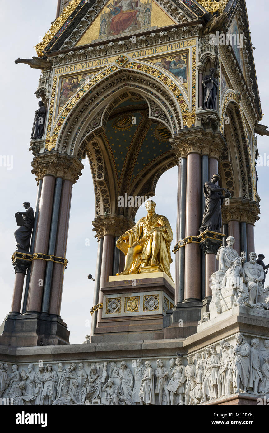 Das Albert Memorial ist in Kensington Gardens in der Nähe der Royal Albert Hall in Kensington, London Stockfoto