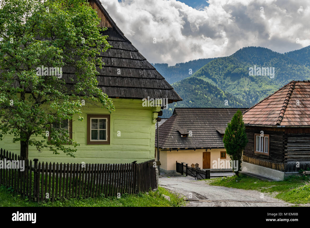 Häuser der alten volkstümlichen Dorf Vlkolinec Stockfoto