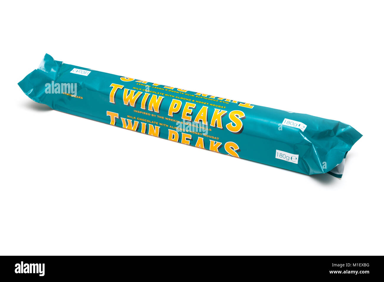 Poundland's Twin Peaks £ 1 Schokoriegel ein Toblerone bar nachempfunden, auf einem weißen studio Hintergrund isoliert. Stockfoto