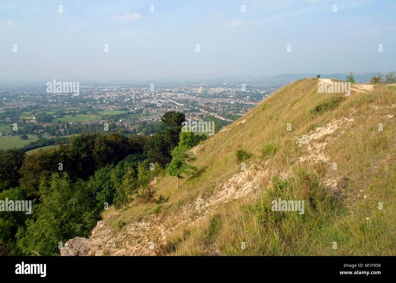 Blick von Leckhampton Hill über Cheltenham, Cotswolds, Gloucestershire, England, Großbritannien, Europa Stockfoto
