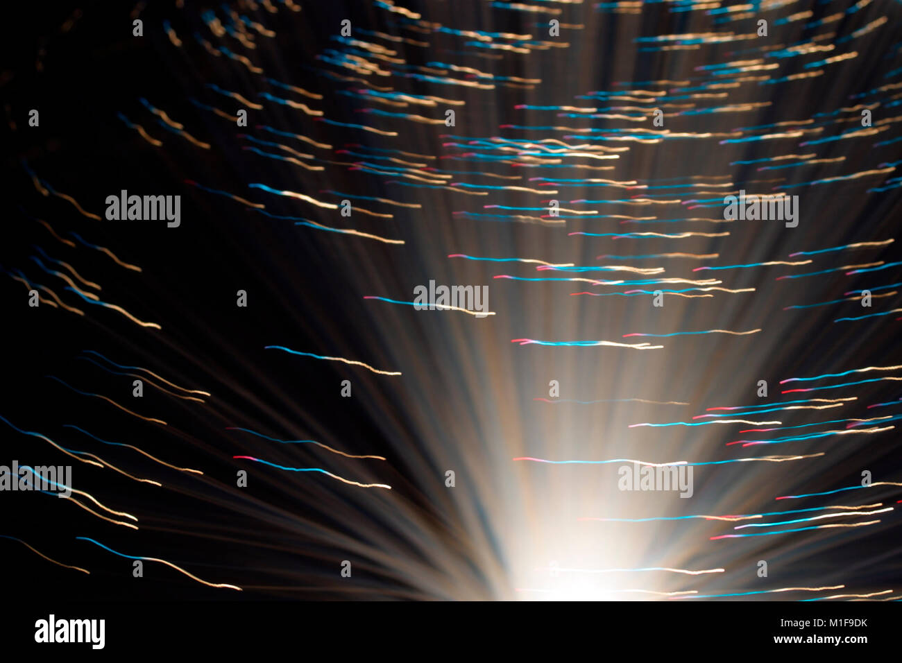 Fibre optic Lampen, abstrakte mehrfarbig auf schwarzem Hintergrund Stockfoto