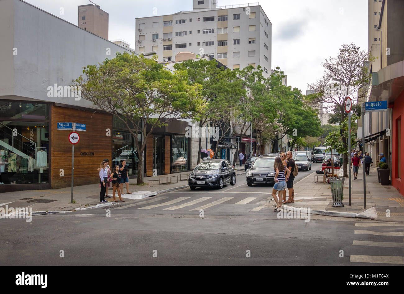 Oscar Freire, einer schicken Einkaufsstraße - Sao Paulo, Brasilien Stockfoto Oscar Freire, einer schicken Einkaufsstraße - Sao Paulo, Brasilien Stockfoto